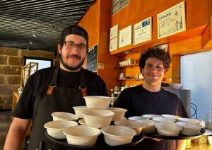 ALCER Ourense e Bágoa Gastrobar realizan un taller de gastronomía para persoas con ERC.